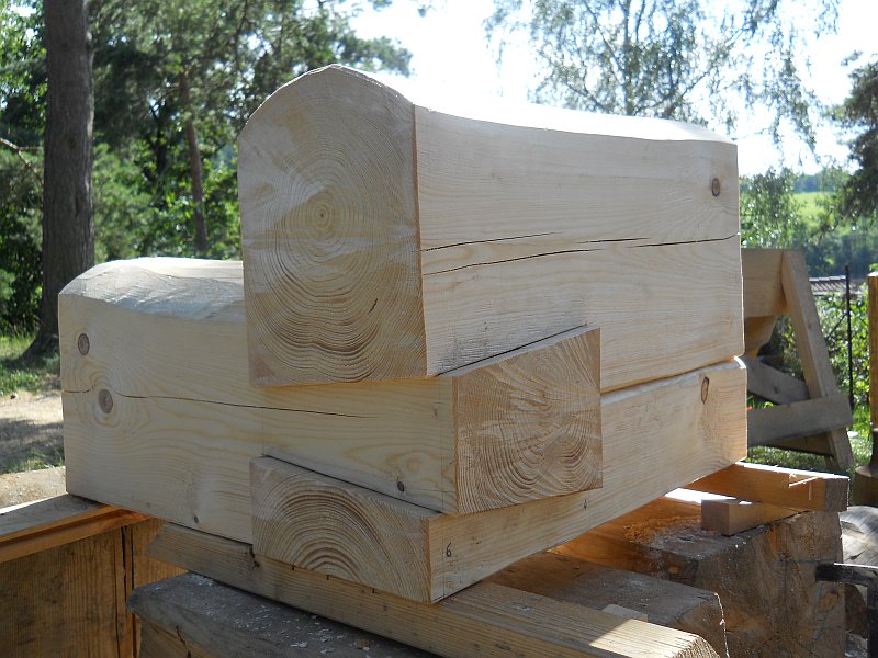 rybinovy-spoj-roubenky-z-hranenych-profilu