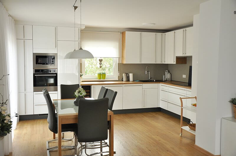 drevostavba-typovy-dum-projekt-kubis-74-rd-rymarov-interier-kuchyne-jidelni-stul