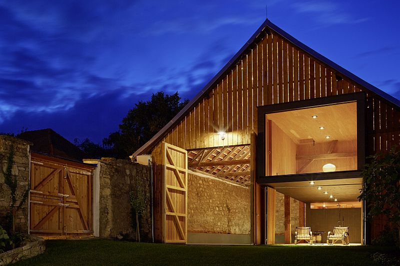 rekonstrukce-venkovske-usedlosti-cp-architektur-rakousko-jois-exterier-stodola-vecer-detail