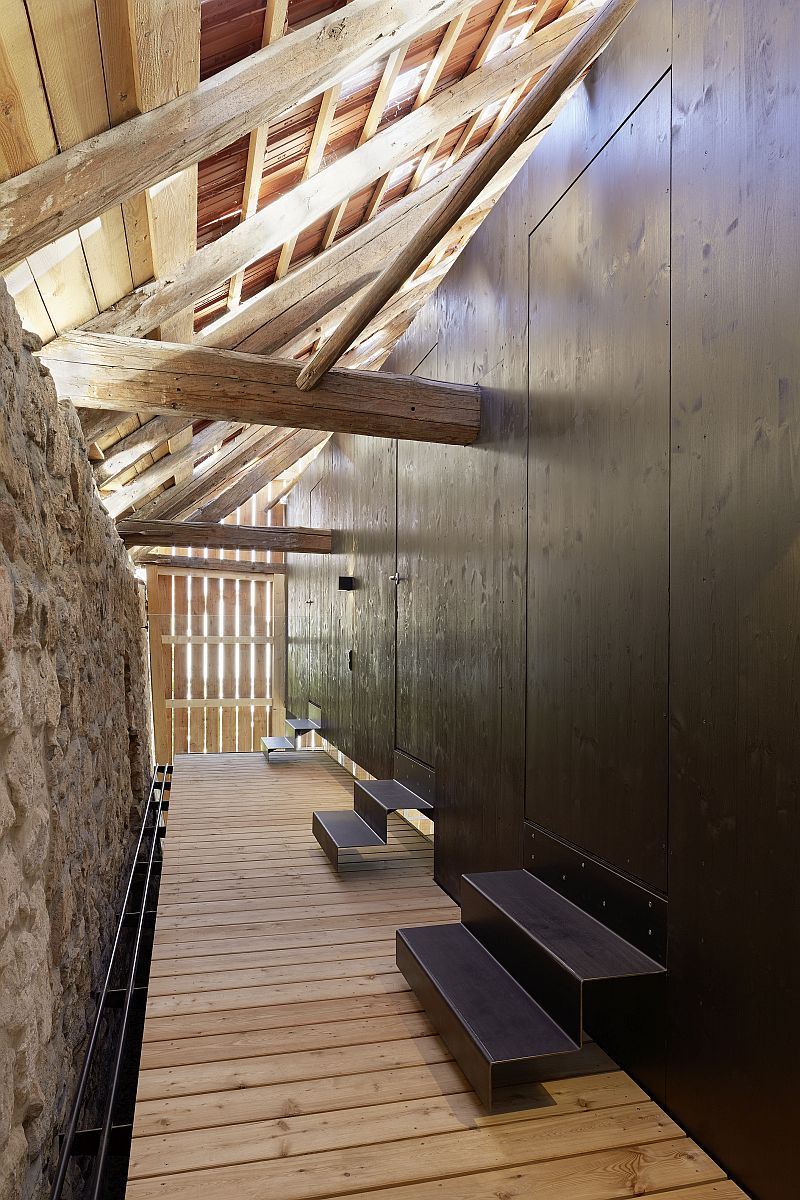 rekonstrukce-venkovske-usedlosti-cp-architektur-rakousko-jois-interier-stodola-chodba