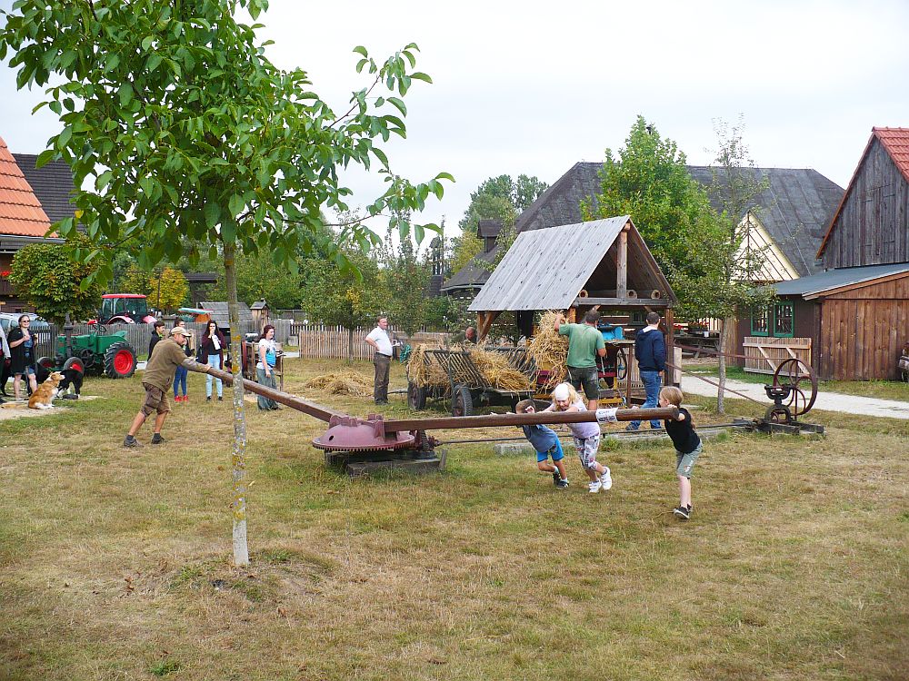 DrevoaStavby.cz | Podoorlický skanzen v Krňovicích dny oslav DrevoaStavby.cz | Podoorlický skanzen v Krňovicích dny oslav