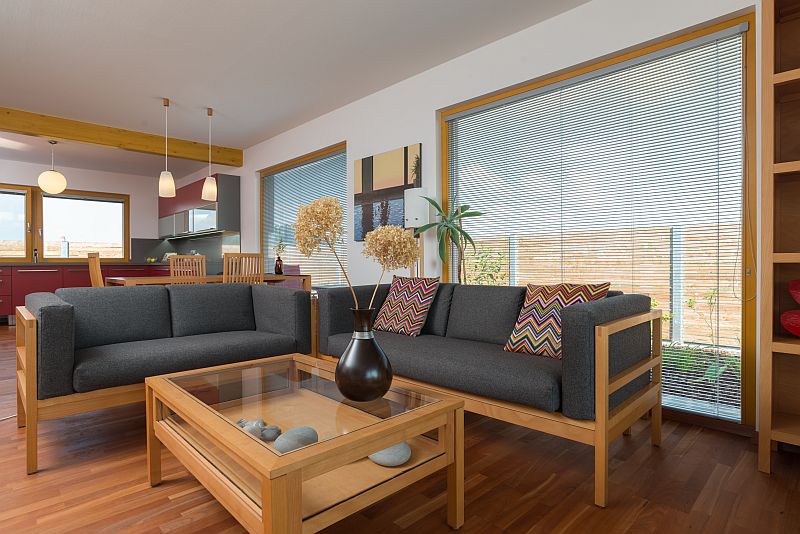 skola-interieru-z-redakcnich-navstev-drevostaveb-interier-obyvaci-pokoj-nabytek-doplnky-sedaci-souprava