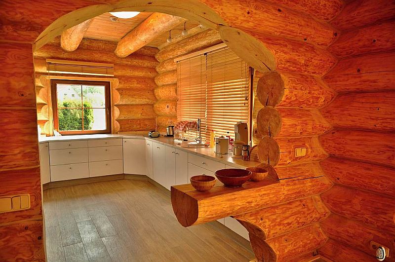 sruby-dekorativni-uprava-presahu-tramu-v-interieru1