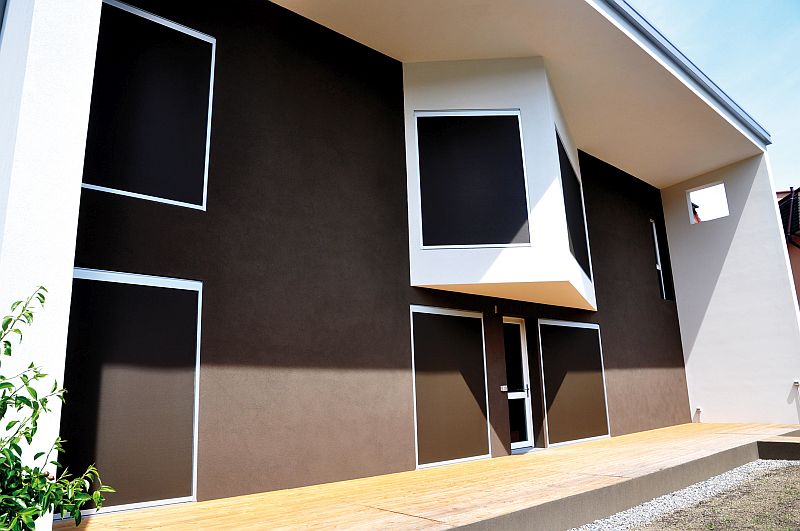 moderni-drevostavba-stinici-technika-screenove-rolety-isotra