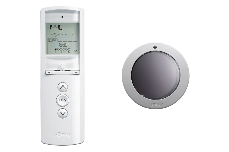 stinici-technika-kanalovy-dalkovy-ovladac-stinici-techniky-a-osvetleni-fasadni-slunecni-cidlo