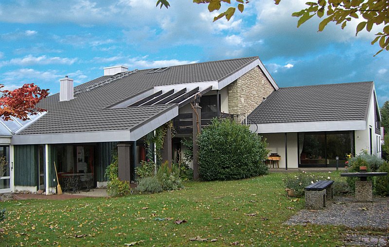 drevostavba-strecha-stresni-krytina-plechova-stresni-sablona-vzhled-jako-taska