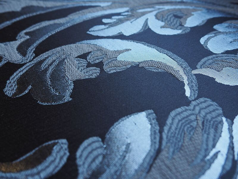 textilni-tapety-latky-s-povrchovym-osetrenim-kvetinovy-vzor