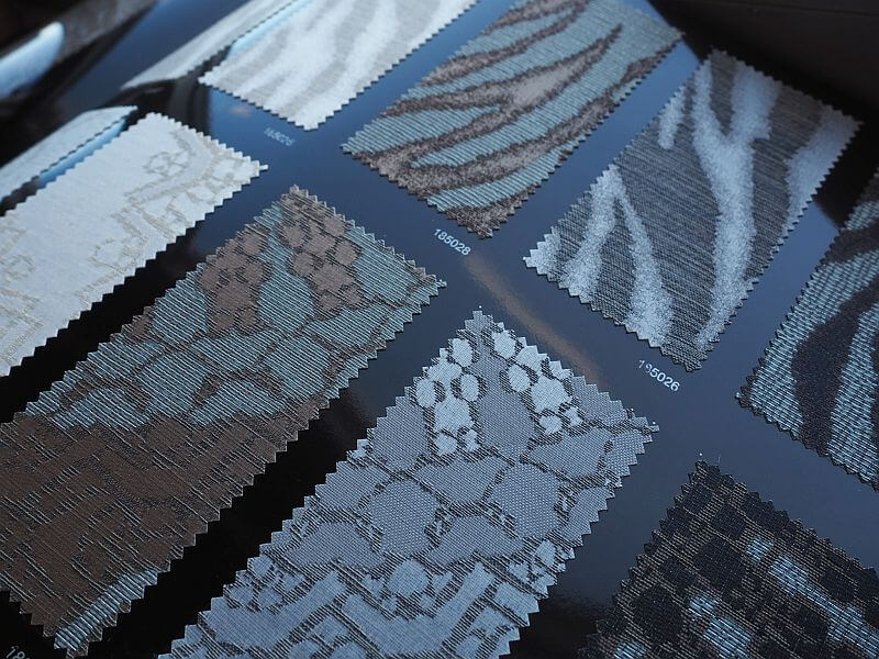 textilni-tapety-latky-s-povrchovym-osetrenim-ruzne-vzory