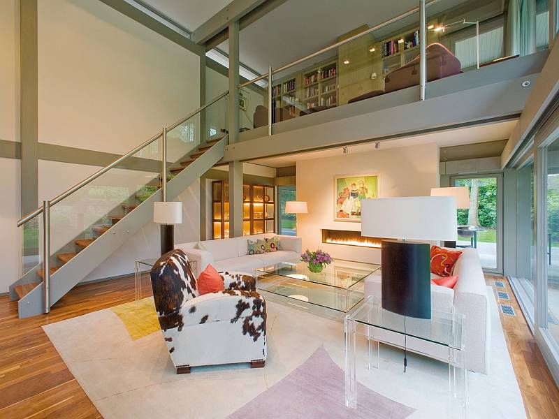 tezky-dreveny-skelet-kostrukce-drevostavby-interier-obyvaci-pokoj