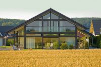 Těžk&yacute; dřevěn&yacute; skelet: dřevostavby pln&eacute; vzdu&scaron;nosti a světla