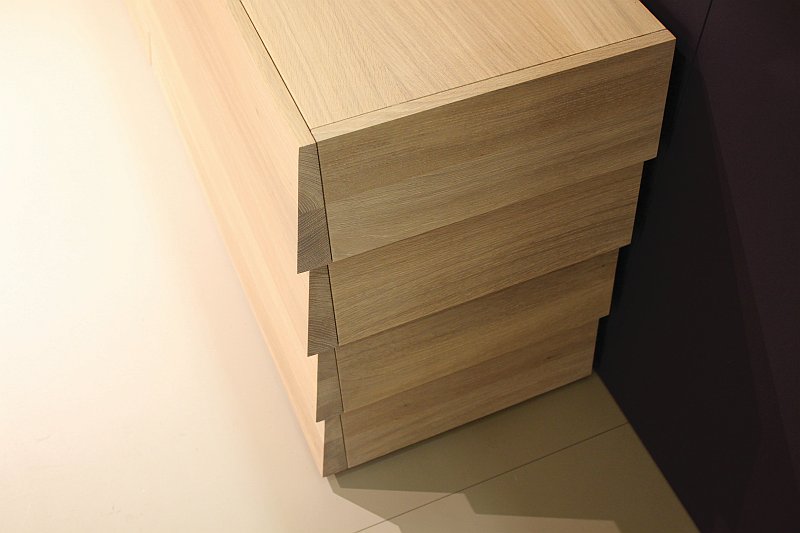 ulozny-nabytek-komoda-z-duboveho-masivu-2