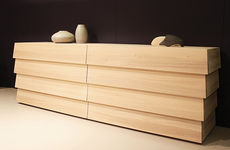 ulozny-nabytek-komoda-z-duboveho-masivu