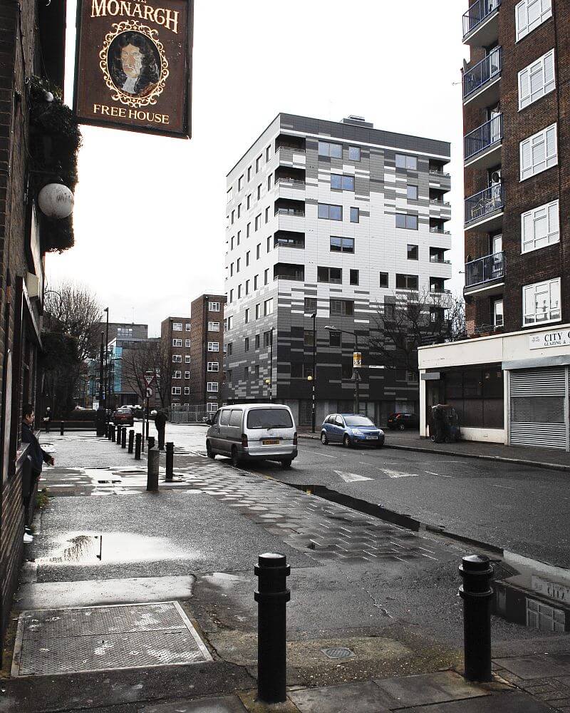 vicepodlazni-drevostavba-murray-grove-tower-londyn-ulice