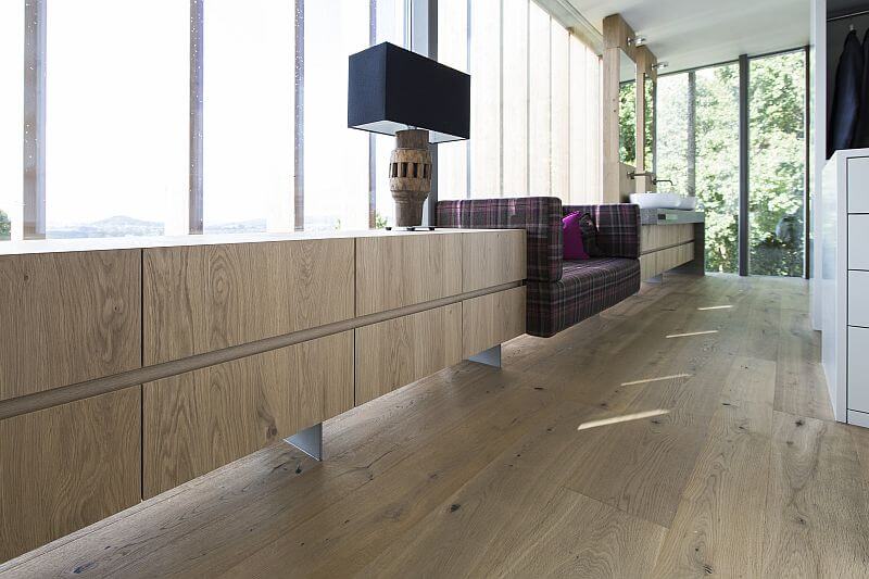 interier-masivni-drevena-podlaha-nabytek-admonter