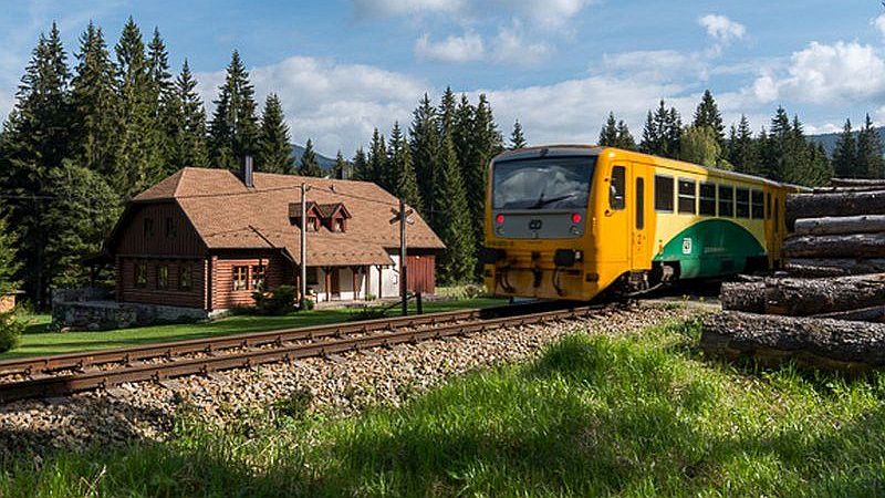 masivni-drevostavba-poloroubenka-u-trati