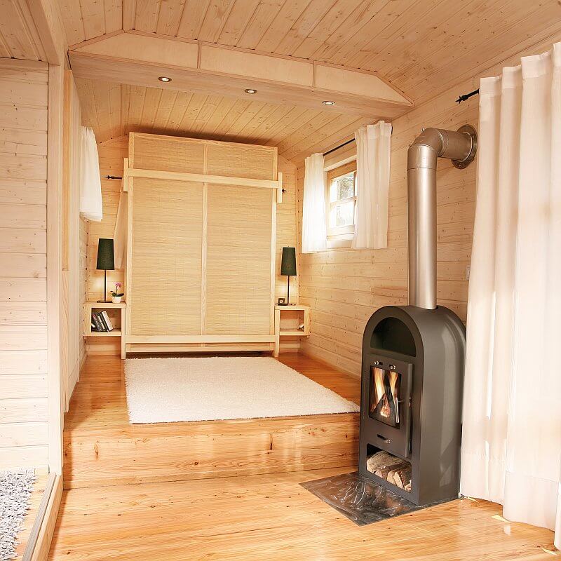 wohlwagen-mobilni-dum-na-kolech-drevostavba-moderni-maringotka-interier-loznice-slozena-postel-krbova-kamna-drevena-podlaha-tinified