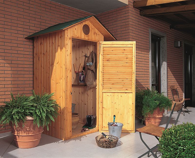 maly-zahradni-dreveny-domek-na-zahhradni-naradi-a-techniku