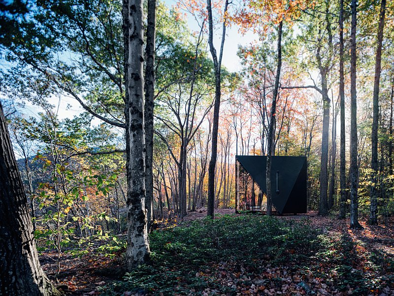 hygge-mini-drevostavba-v-severskem-stylu-bydleni-v-prirode-les