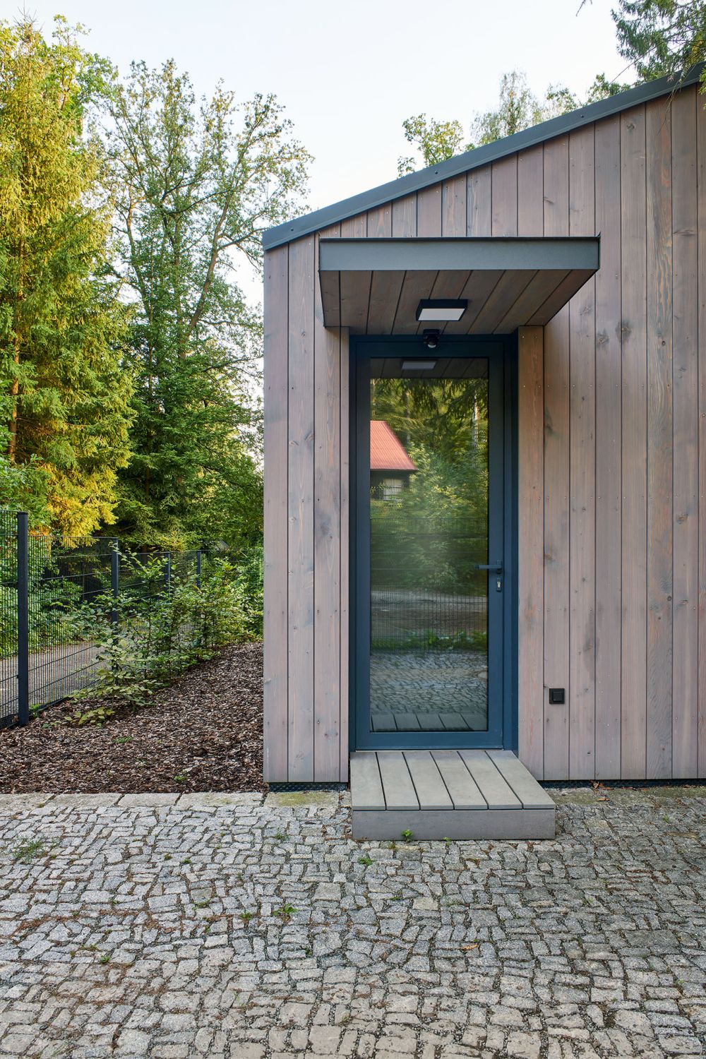 Moderni-chata-v-lese-u-Prahy-10