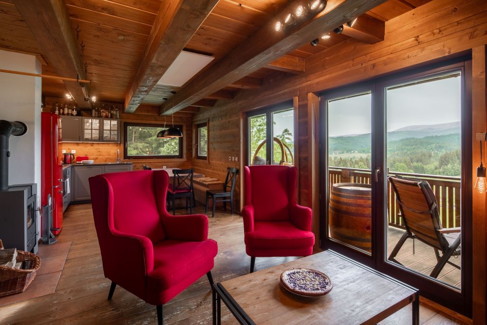 12-Moderní-chata-v-lese