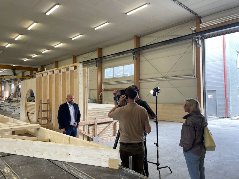 Film Stavby s vůní dřeva NEMA výrobní hala