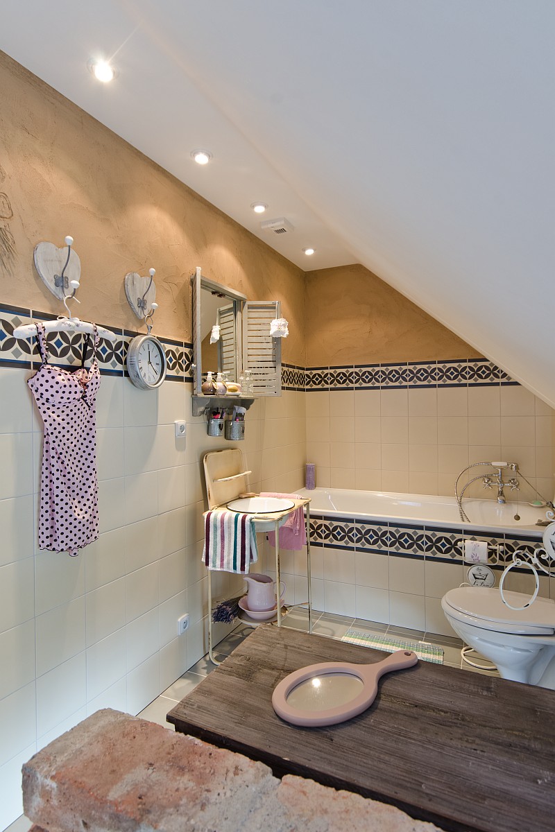 navsteva-drevostavby-bydleni-s-vuni-provence-domy-dnes-interier-koupelna kopie