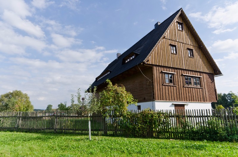 tradiční dřevěný dům 1