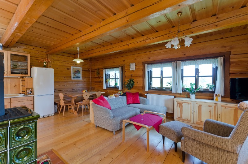 tradiční roubenka interiér