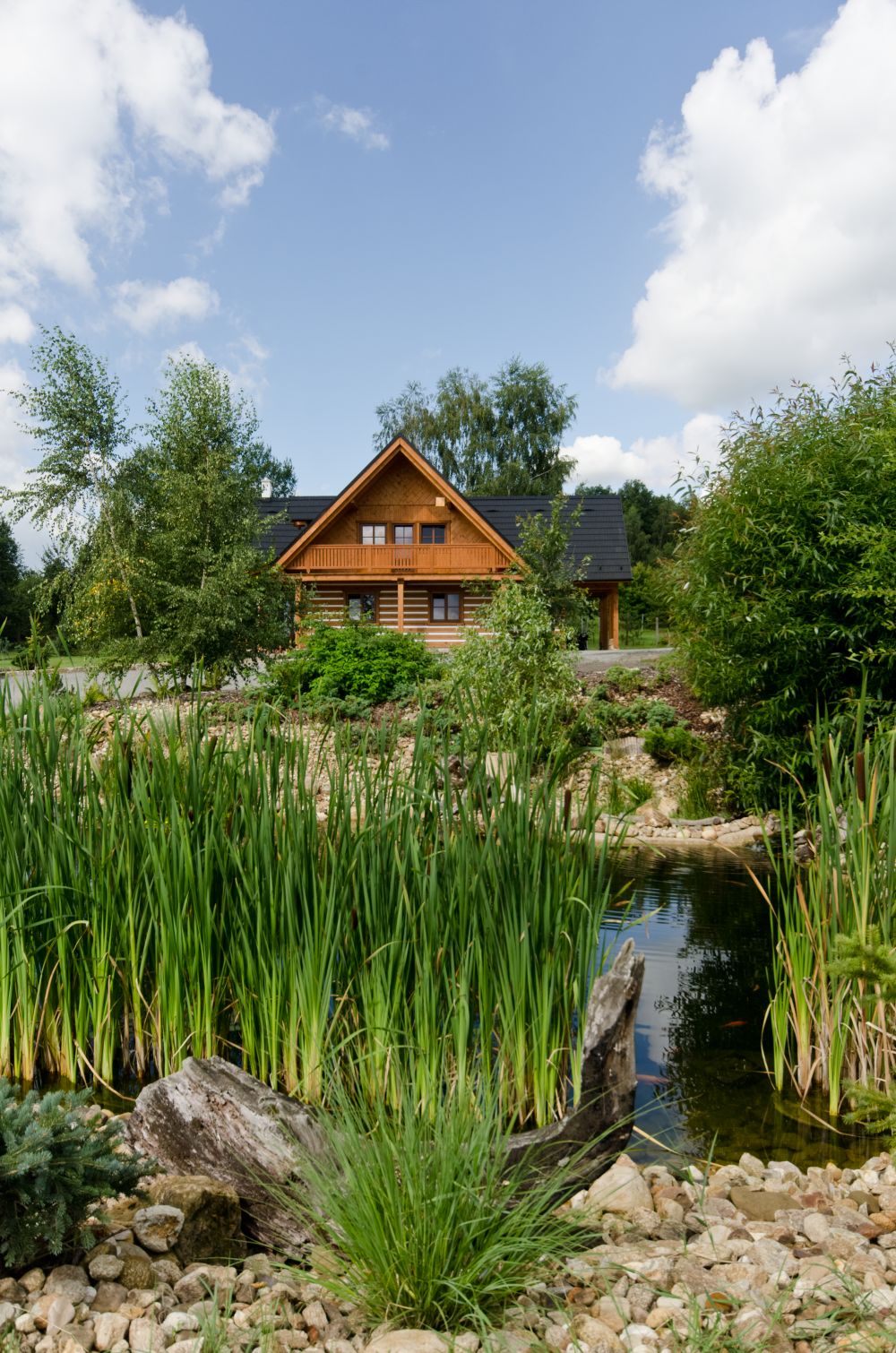 DrevoaStavby.cz | Atypick&aacute; roubenka s koňsk&yacute;m rančem