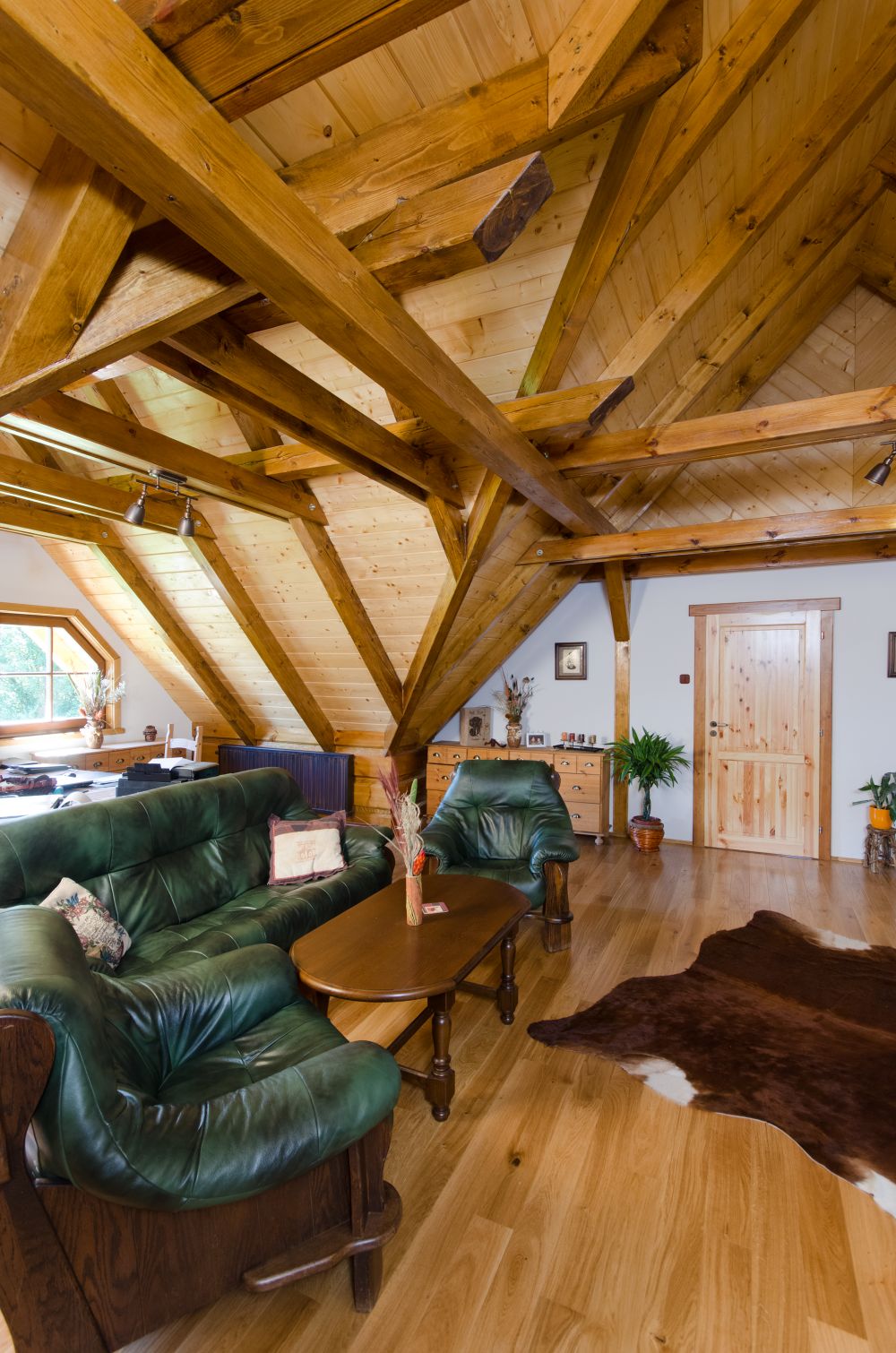 DrevoaStavby.cz | Atypick&aacute; roubenka s koňsk&yacute;m rančem