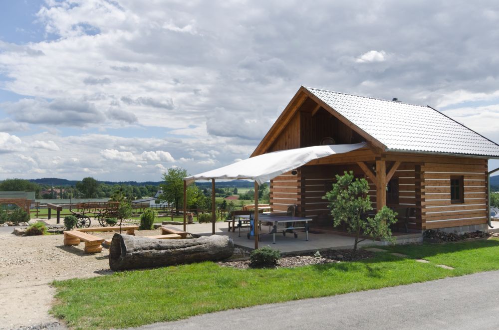 DrevoaStavby.cz | Atypick&aacute; roubenka s koňsk&yacute;m rančem