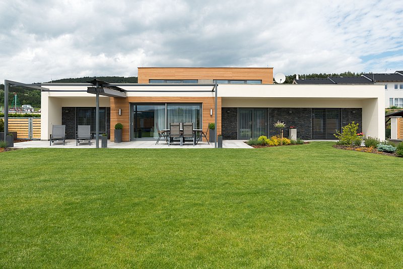 drevostavba-podle-feng-suej-lucern-exterier-zahrada