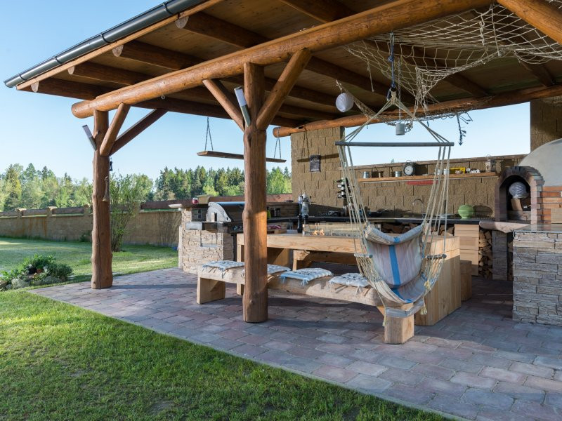 letni-zahradni-kuchyne-u-drevostavby