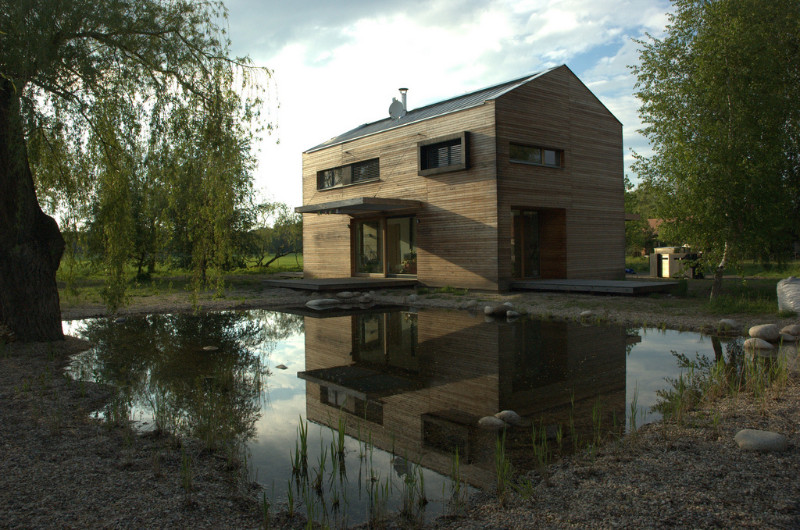 Kořenovka - využití vody k naplnění zahradního jezírka pomocí dočišťovací kaskády.