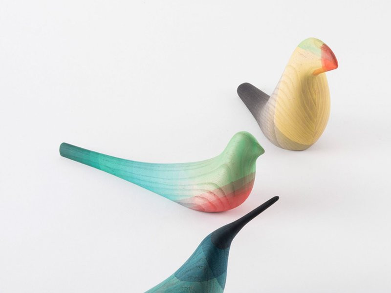 tři ptáci ze dřeva