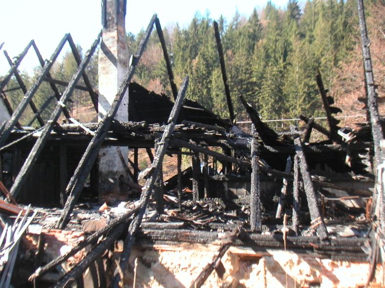 Následky vyhoření sazí v komíně